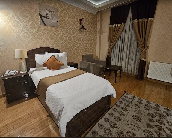 Gholghola Hotel room